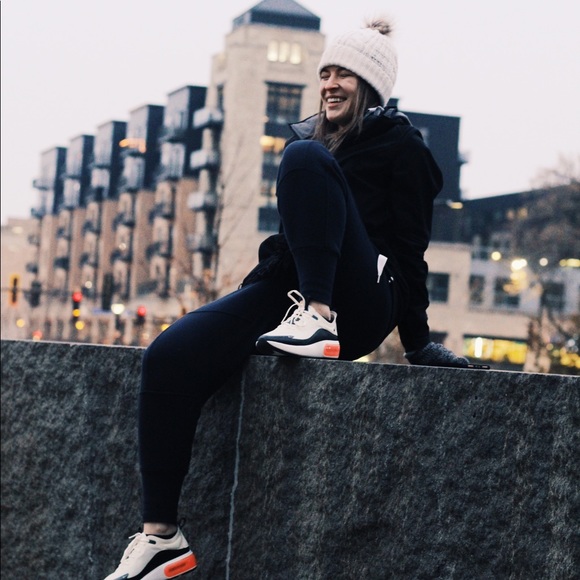 Nicole - Picture 7 of 7